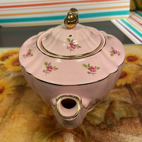 Vintage Chintz teapot - Picture 3 of 12